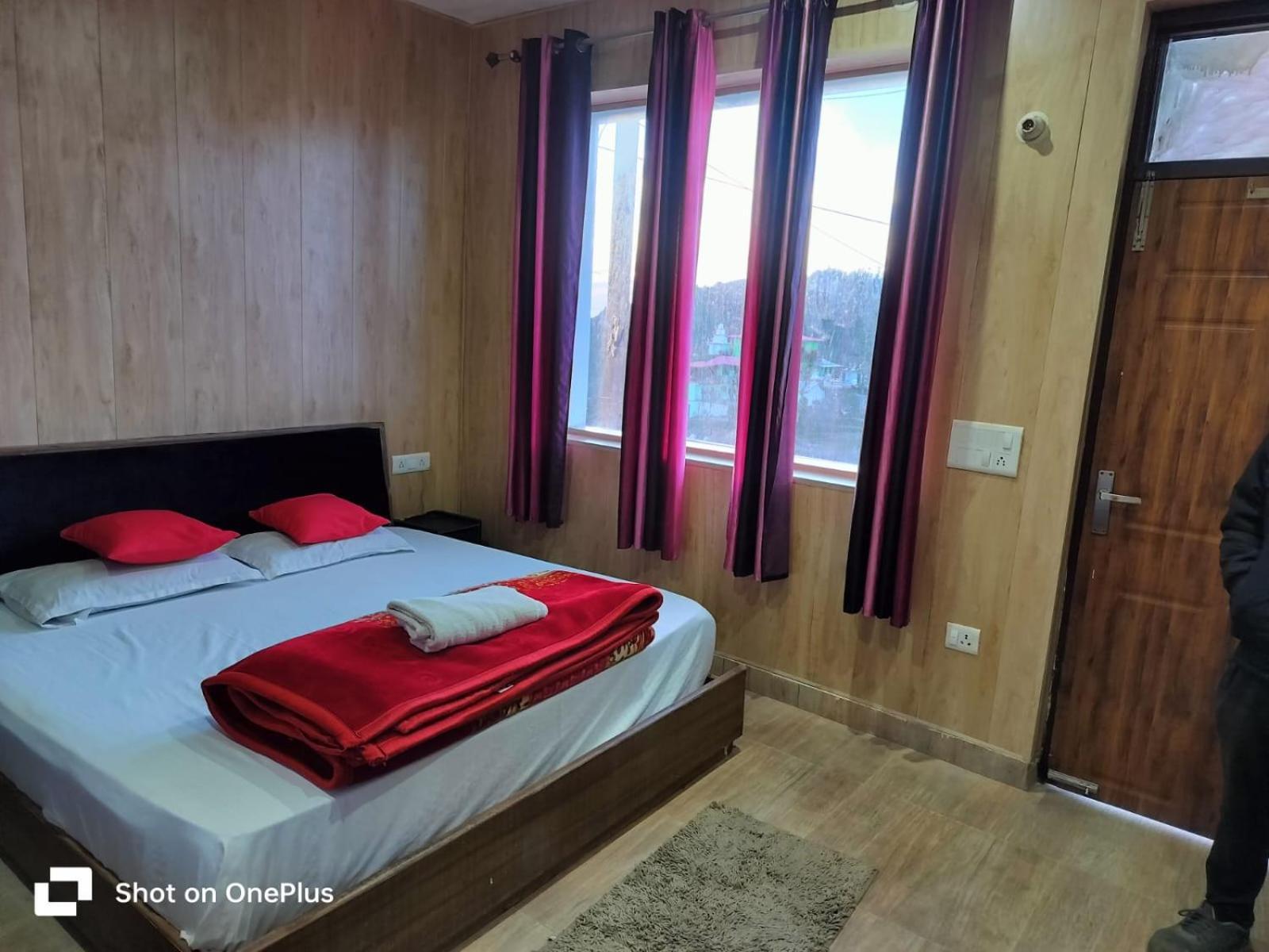 Silver Dew Resorts And Restaurant Dhanaulti Zewnętrze zdjęcie